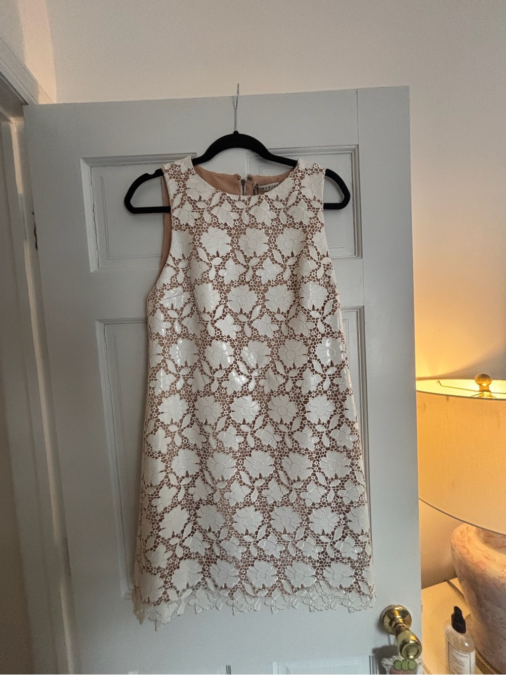 NWT Alice + Olivia Sleeveless Cream Lace Clyde Shift Dress